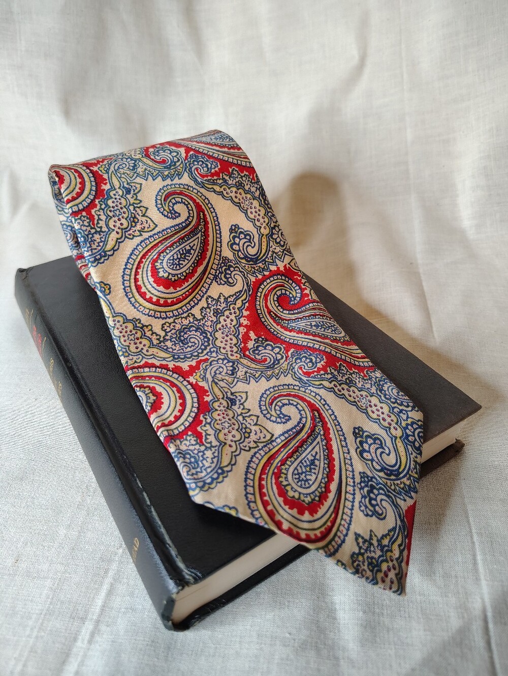 Vintage 1970s Andrade Honolulu Berkley Cravats Silk Paisley 4" Necktie